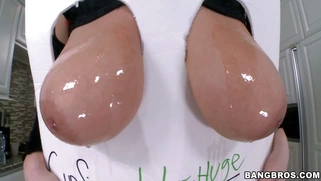 Siri demonstrates her huge natural 39H boobs