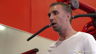 Nina Elle having naked workout in the gym