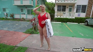 Ashley Barbie meets the bangbus on the street