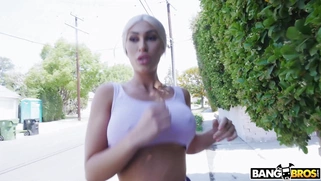 Assh Lee running on the street and demonstrating her big ass