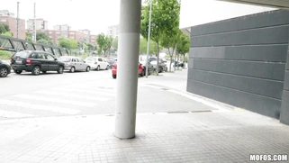 Lucia Nieto gives blowjob outdoors to get some extra cash